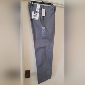 NWT DOCKERS Signature Khaki Lux Classic Fit Flex Comfort Waistband Gray-34 x 32